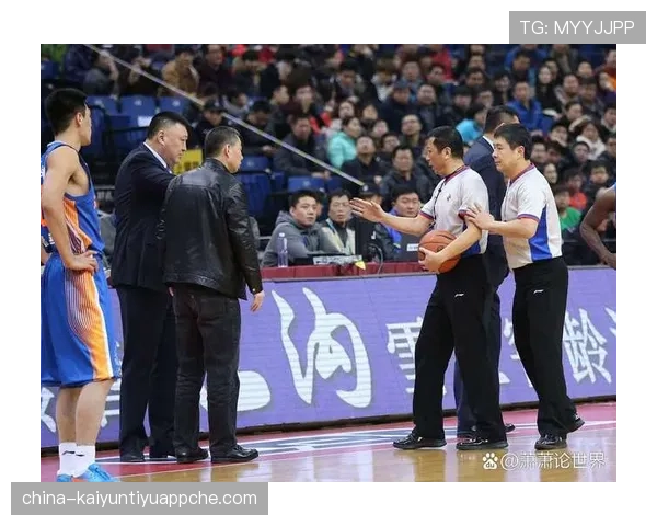 裁判哨音在比赛判罚中的关键作用与规范要求