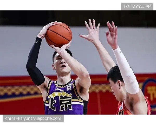 进攻犯规的关键条件：冲撞、推搡与身体优势判定